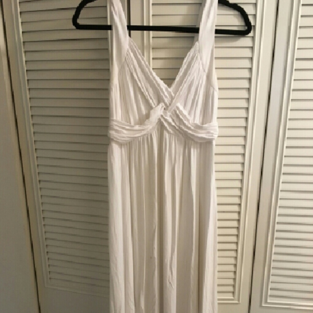 White flowy maxi dress